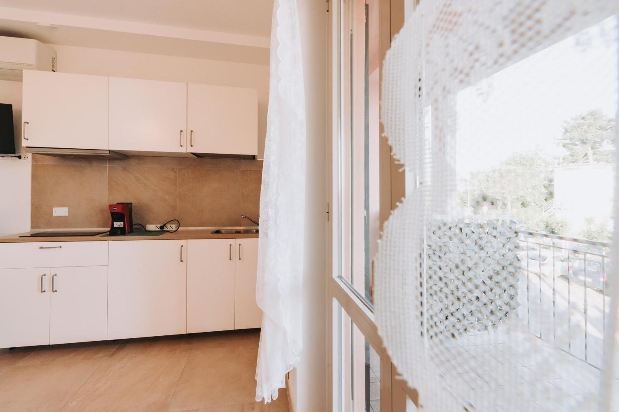 קמראנו Rediesis Apartments מראה חיצוני תמונה